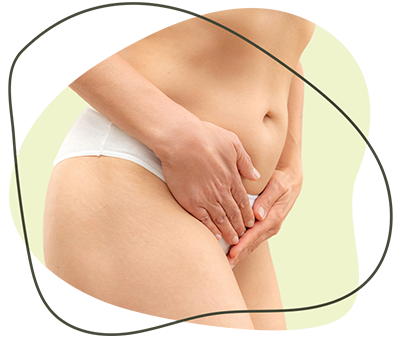 Frau hält sich die Hände vor Intimbereich